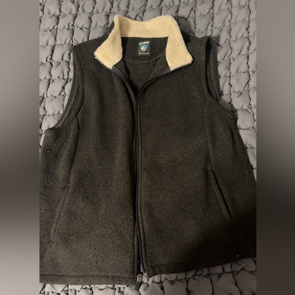 Kuhl Black Fleece Vest with Cream Collar